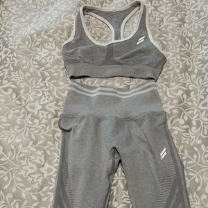 Grey DOYOUEVEN seamless scrunch set